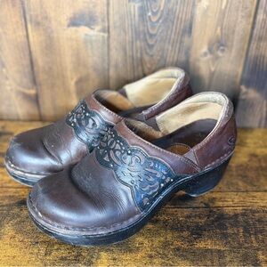 Ariat Women's Brown and Black Leather Clogs